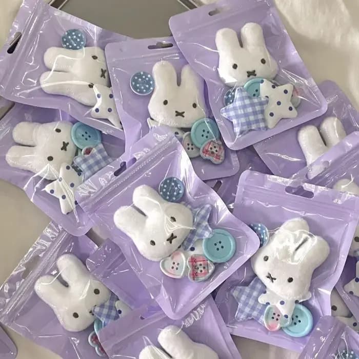 Pantoufles Miffy Kawaii avec des pois bleus et des étoiles