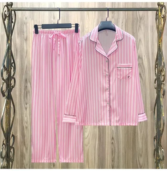 Ensemble pyjama en satin rayé pour femmes