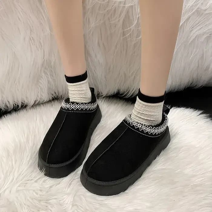 Feslishoet hiver femme pantoufles intérieur en peluche semelle antidérapante fond épais broder mode