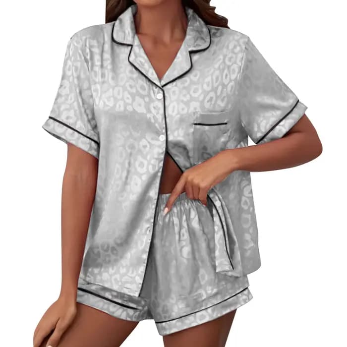 2025 nouveau pyjama ensemble femmes léopard soyeux Satin pyjamas à manches courtes bouton petit haut avec Short