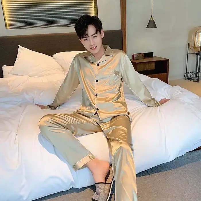 Nouveau élégant soie hommes pyjama ensembles Long bouton vêtements de nuit mâle dormir maison