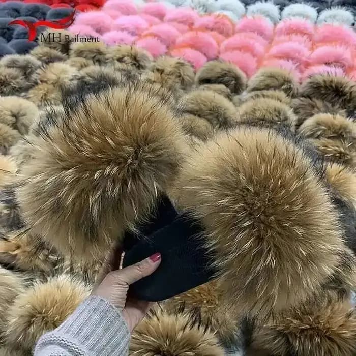 Pantoufles en vraie fourrure de raton laveur pour femmes