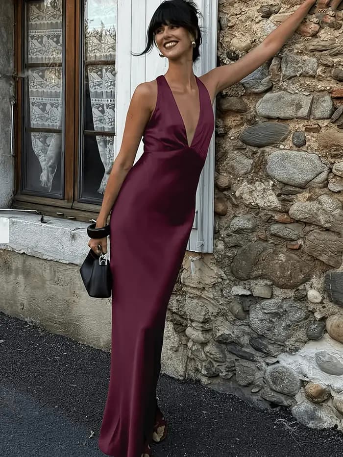 Robe longue en satin bordeaux pour femme