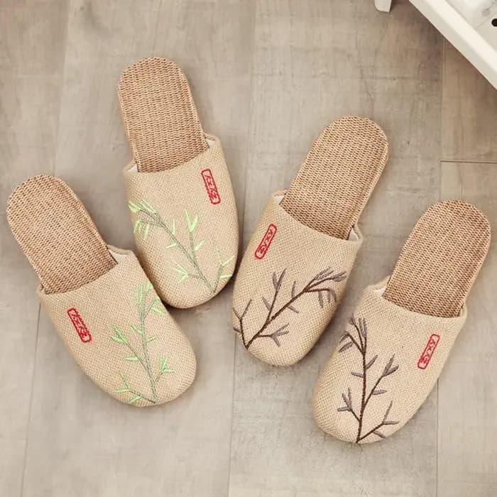 Pantoufles d'intérieur douillettes en bambou brodé de fleurs