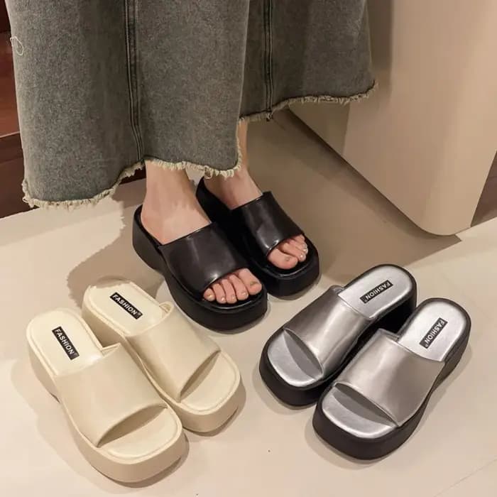 Femmes pantoufles 2025 été nouvelles sandales de luxe