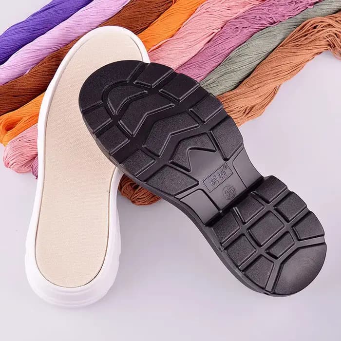 Pantoufles à matériaux de tricot à la main