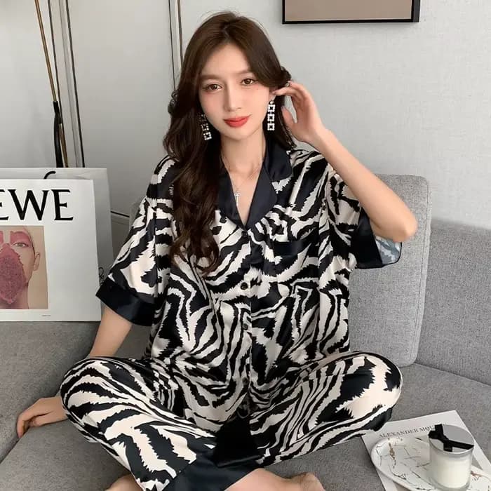 Pyjama deux pièces en soie imprimé zèbre pour femme