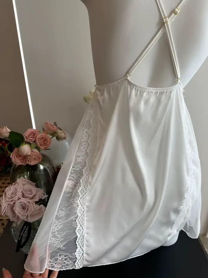 Robe de nuit à volants à col en V pour femmes