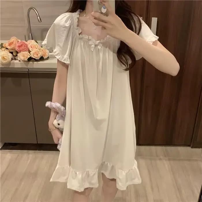 Chemise de nuit blanche à manches courtes pour femmes