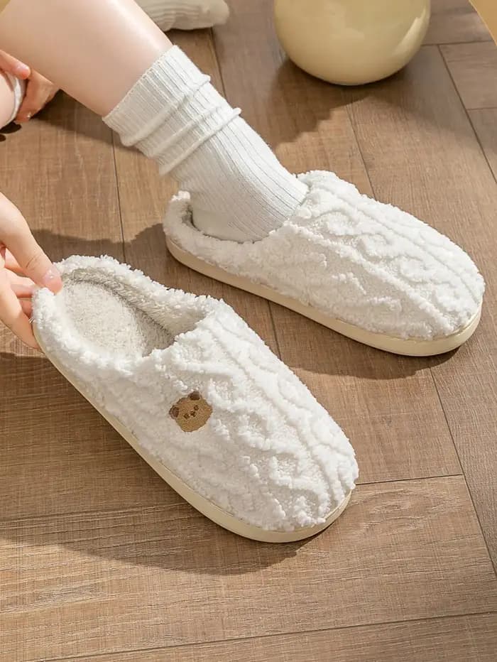 Pantoufles chaudes en coton pour hommes et femmes avec semelle antidérapante pour un usage intérieur