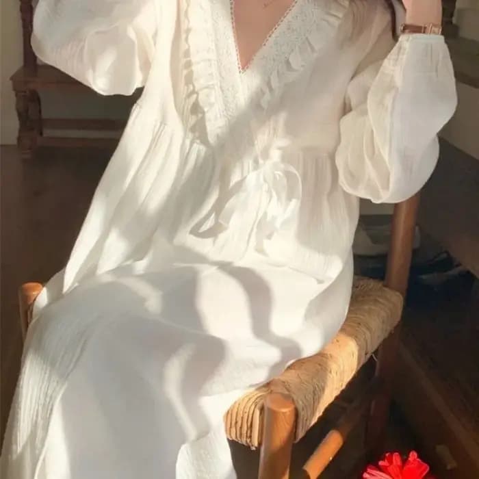 Chemise de nuit longue en coton gaze à volants et bordure en dentelle pour femmes