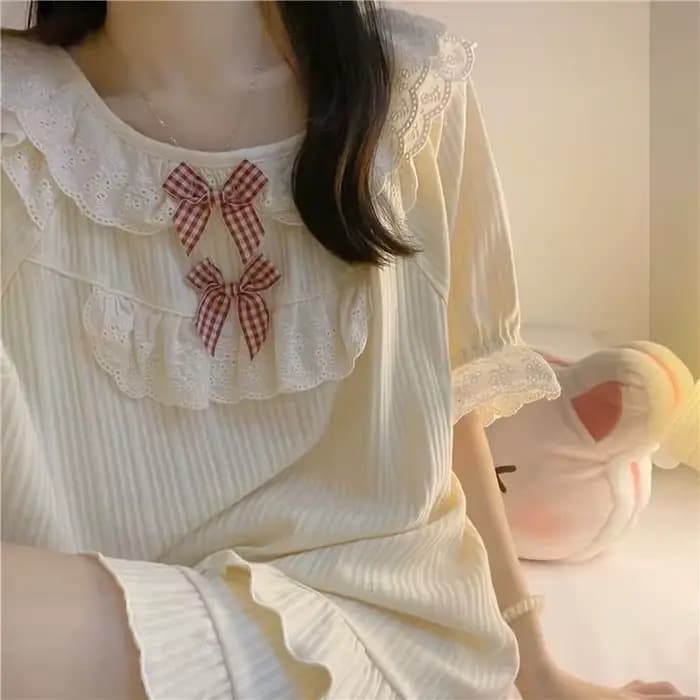 Pyjama d'été pour femme ensemble deux pièces style princesse beige avec short manches courtes et nœuds confortables pour maison