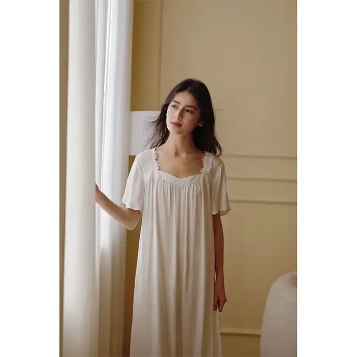 2025 Court Style Satin Jacquard français doux Simple longue à manches courtes chemise de nuit dentelle col carré
