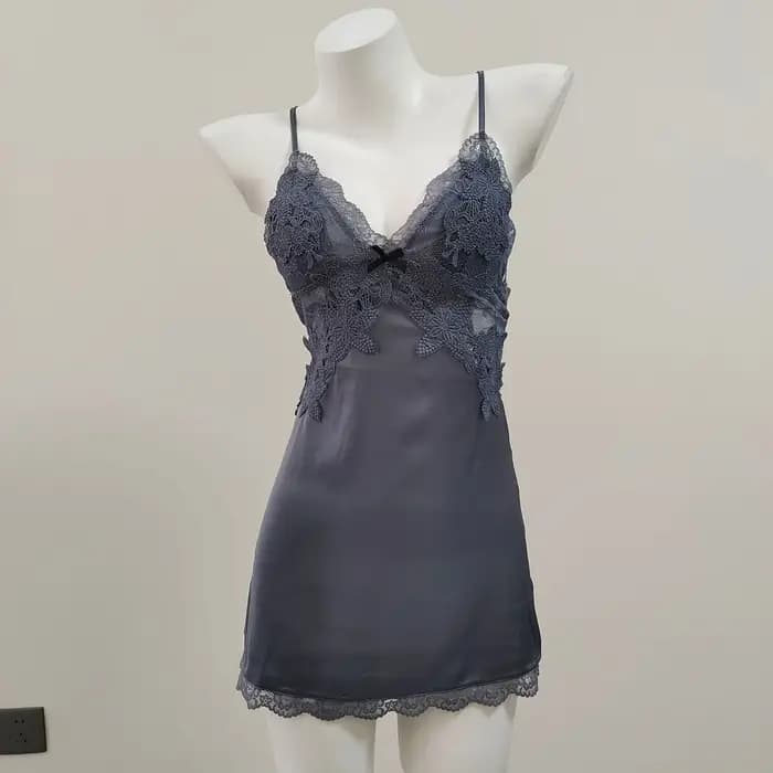 Chemise de nuit une pièce en V profond pour femmes