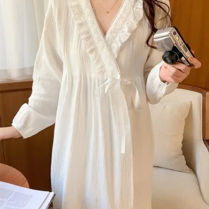 Chemise de nuit longue en coton gaze à volants et bordure en dentelle pour femmes
