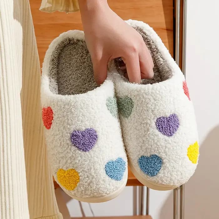 Pantoufles de saint-valentin pour femmes, chaussures d'hiver pour chambre à coucher, mode cœur coloré, chaudes, confortables, concises, chaussures de maison, cadeau pour petite amie