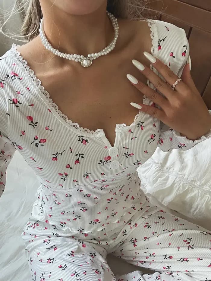 Ensemble de pyjama floral français pour femmes : col en V