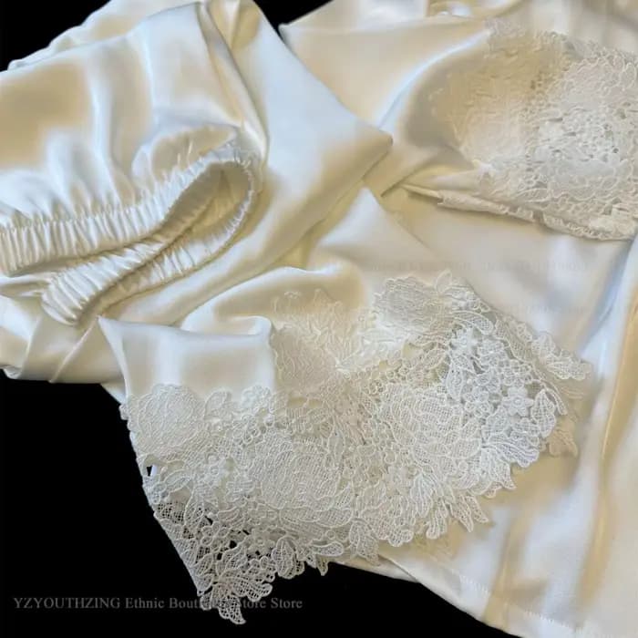 Ensemble de pyjama en dentelle de satin blanc pour femme