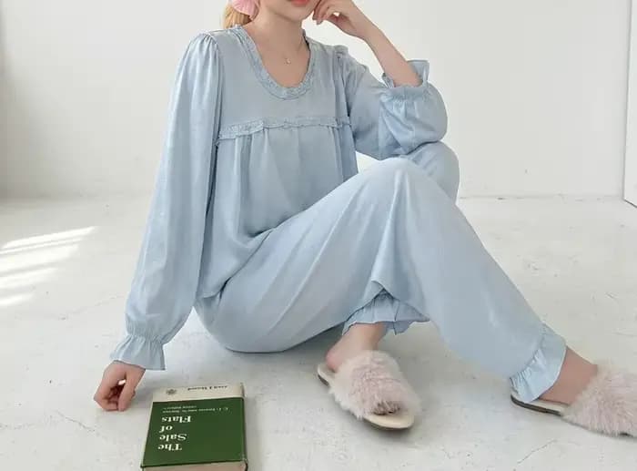 Pyjama Femme Printemps-Automne en Soie Glacée 2026 Nouvelle Collection Couleur Unie Col Rond Style Français Tenue d'Intérieur Ensemble Pantalon Manches Longues