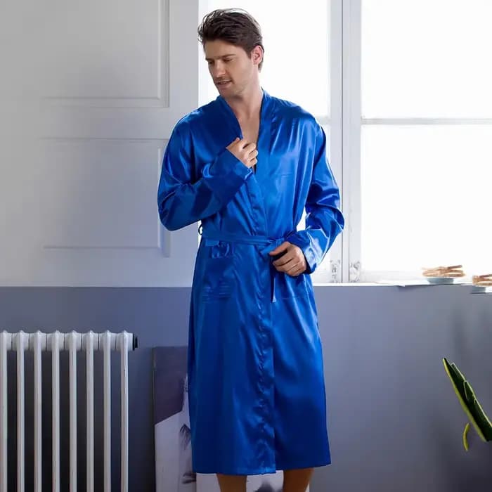 Peignoir kimono en satin bleu marine avec ceinture pour homme