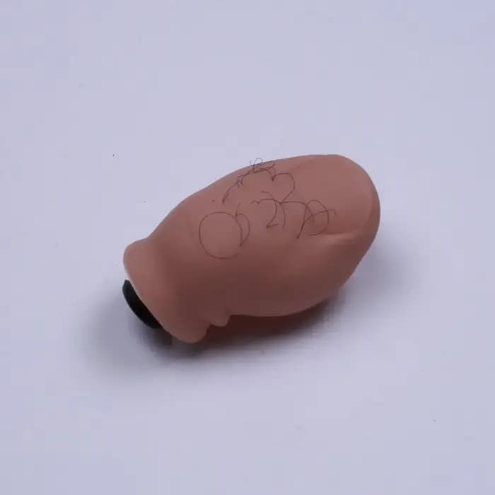 Nouveau 1 pièces Imitation gros orteil pantoufle décoration pouces vers le haut trou créatif chaussures breloques enfants adultes sandales drôle broche accessoires
