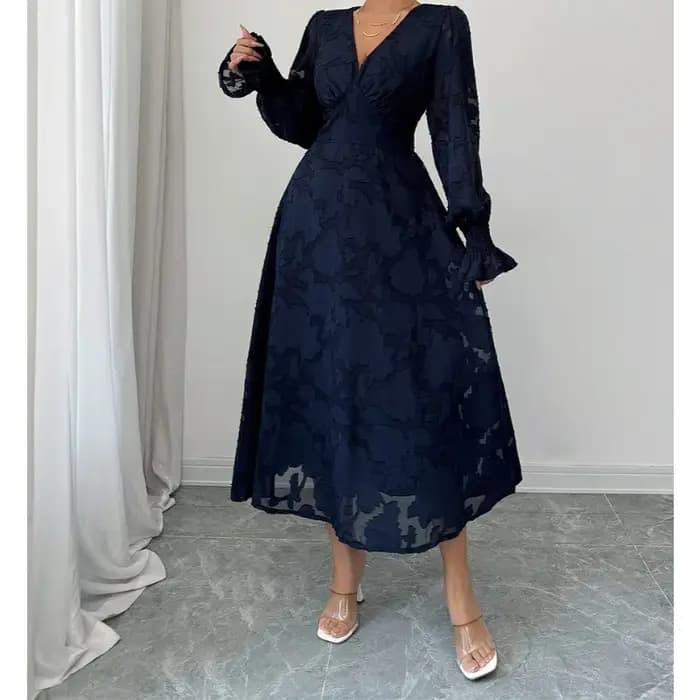 Robe à manches longues en dentelle en V profond