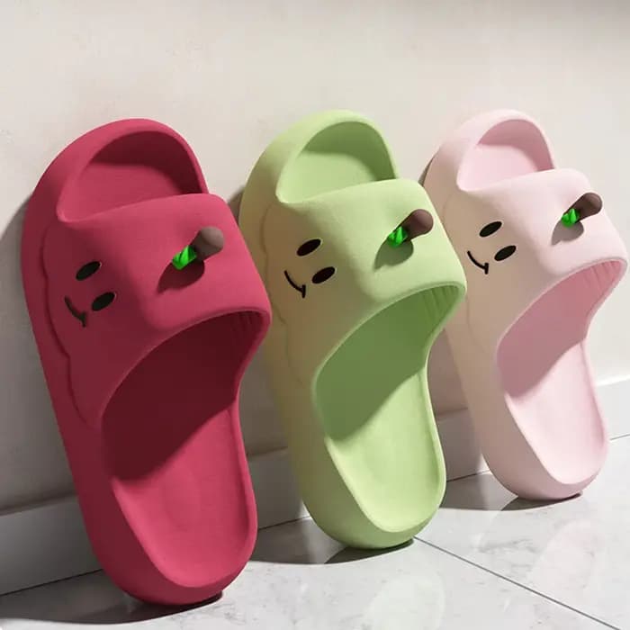 Pantoufles d'intérieur épaisses en EVA motif pomme de dessin animé pour femme