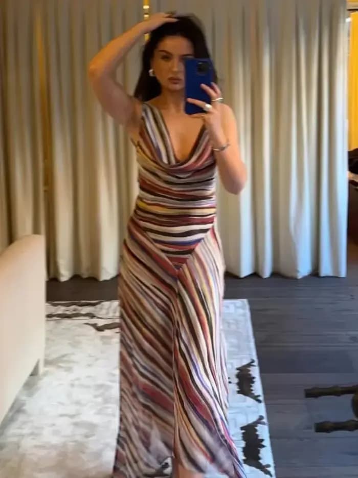 Robe longue chic sans manches à rayures et bretelles spaghetti pour femme
