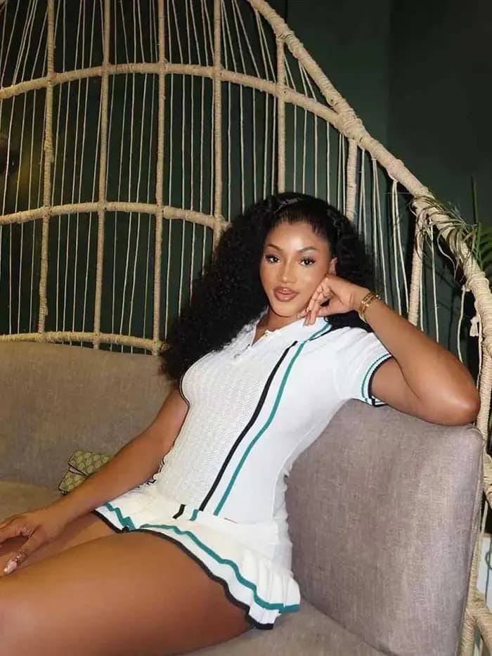 Robe courte tricotée à volants pour l'été, mini robe sexy à col tournant, vêtements de rue pour fête, 2025