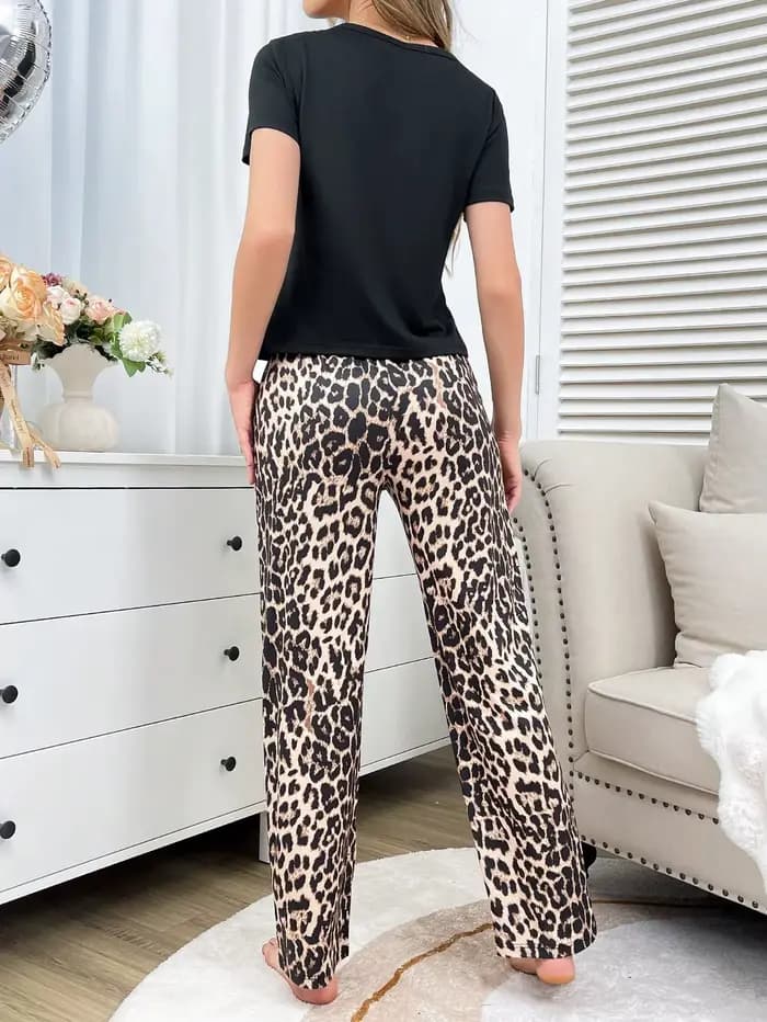 Ensemble pyjama pour femme avec imprimé léopard
