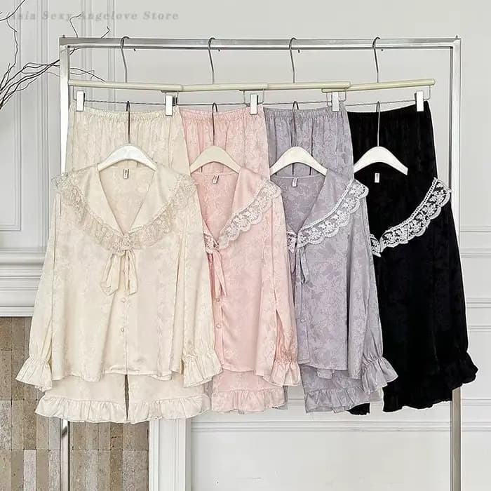 Manches courtes pyjama costume Satin vêtements de nuit boutonné haut et Short de luxe dentelle col en v