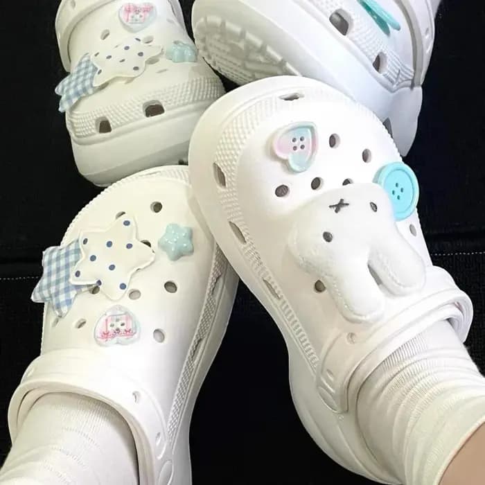Pantoufles Miffy Kawaii avec des pois bleus et des étoiles