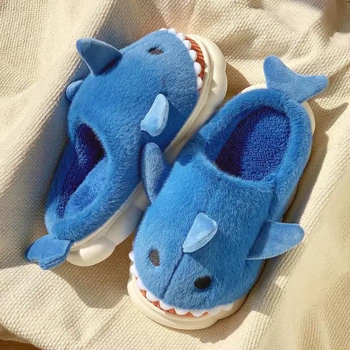 Pantoufles en peluche de requin nuageux mocassins d'hiver moelleux pour intérieur confortables avec semelle plastique et intérieur doux pour maison