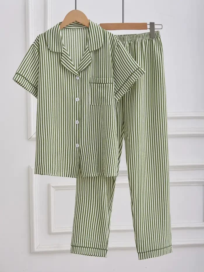 Ensemble de pyjama rayé pour femmes