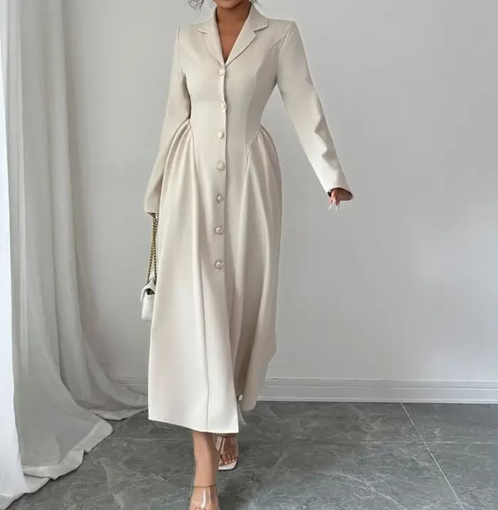 Robe longue à manches longues et décolleté en V profond