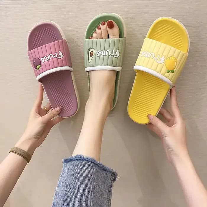 Pantoufle plate femme été nouveau 2025 maison intérieure confortable sandales mignonnes avec Promotion chaud