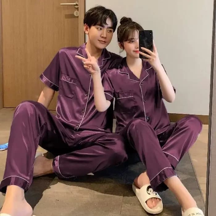Ensemble de pyjamas assortis à manches courtes pour hommes et femmes