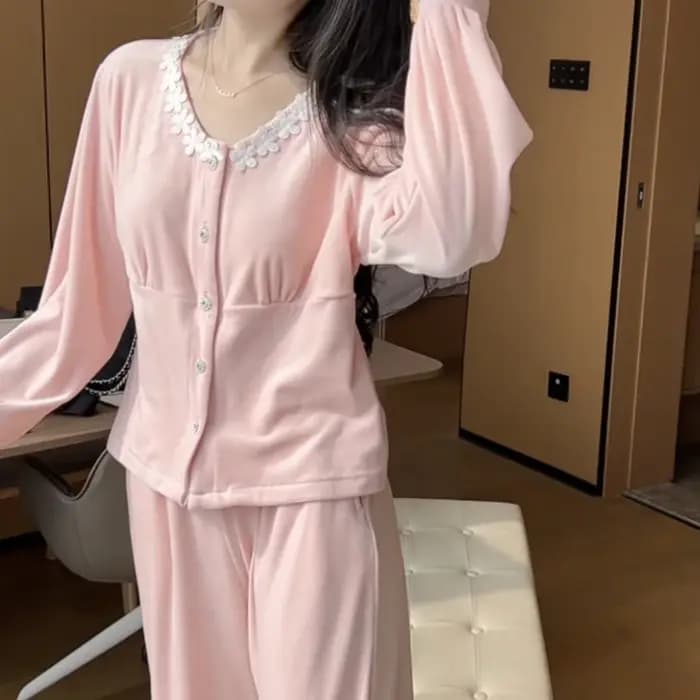 Pyjama en velours doux et amincissant pour femme 2026 avec coussinets de poitrine