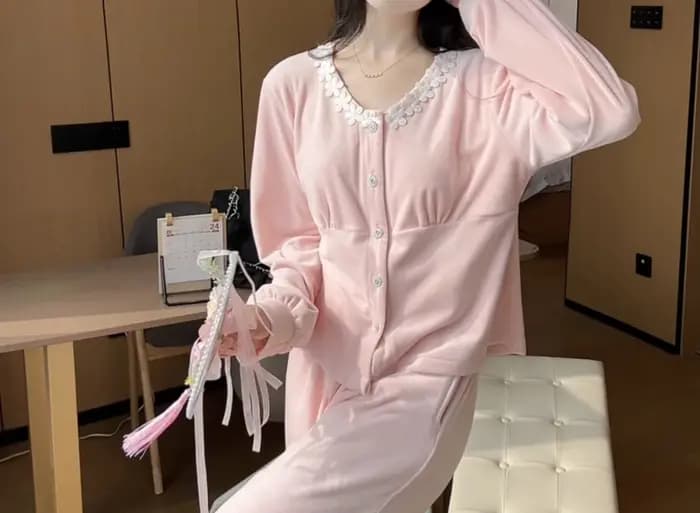 Pyjama en velours doux et amincissant pour femme 2026 avec coussinets de poitrine