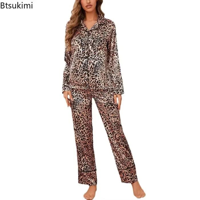 Pyjama en soie glacée imprimé léopard pour femme