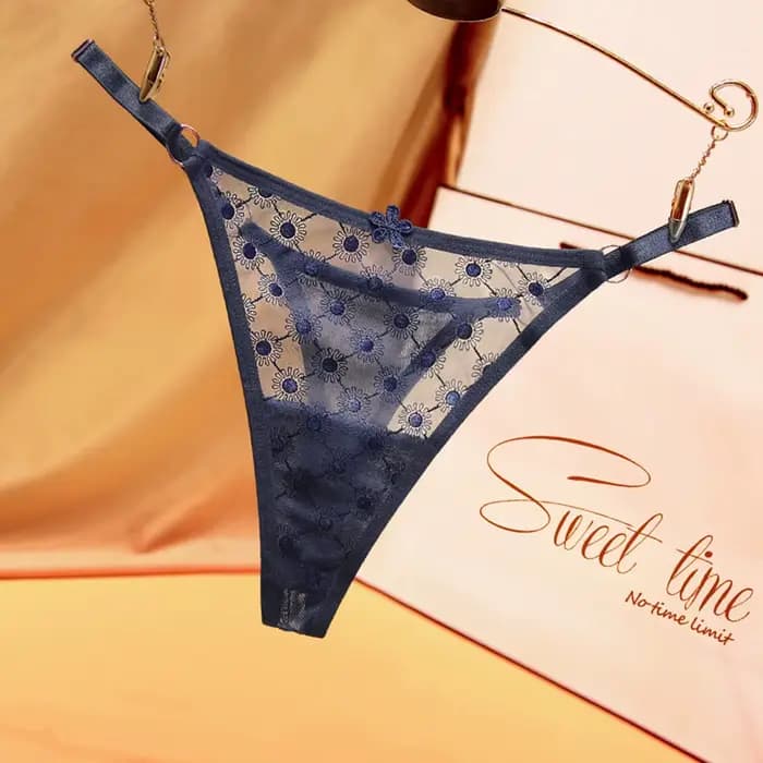 String sexy en dentelle transparente pour femme