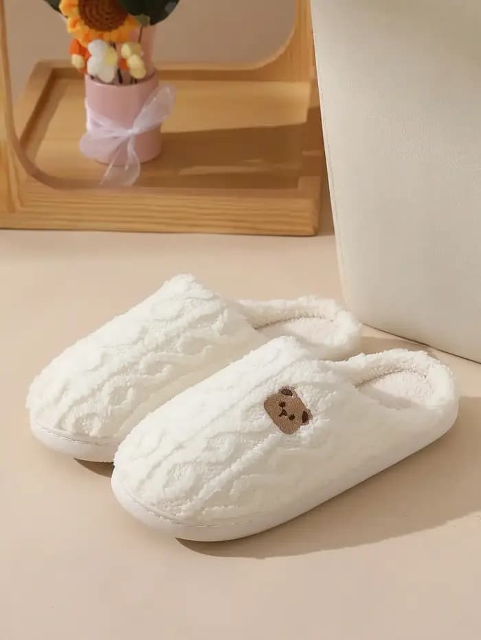 Pantoufles chaudes en coton pour hommes et femmes avec semelle antidérapante pour un usage intérieur