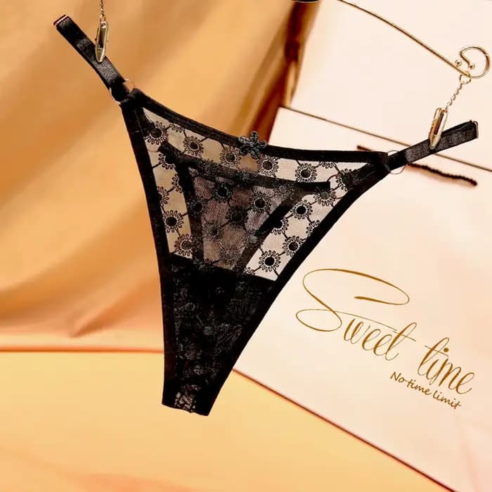 String sexy en dentelle transparente pour femme