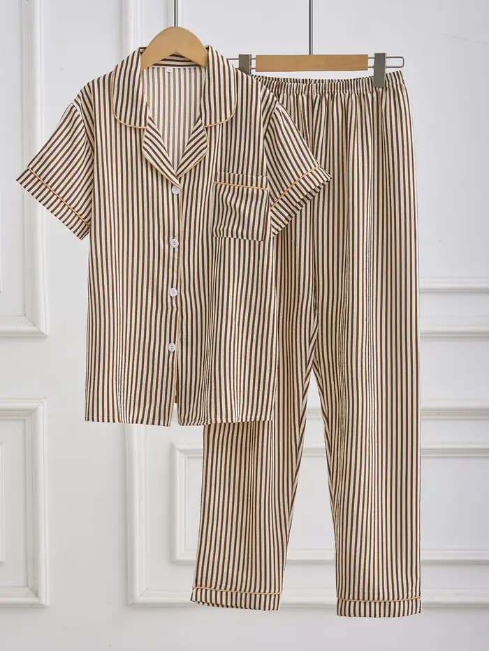 Ensemble de pyjama rayé pour femmes