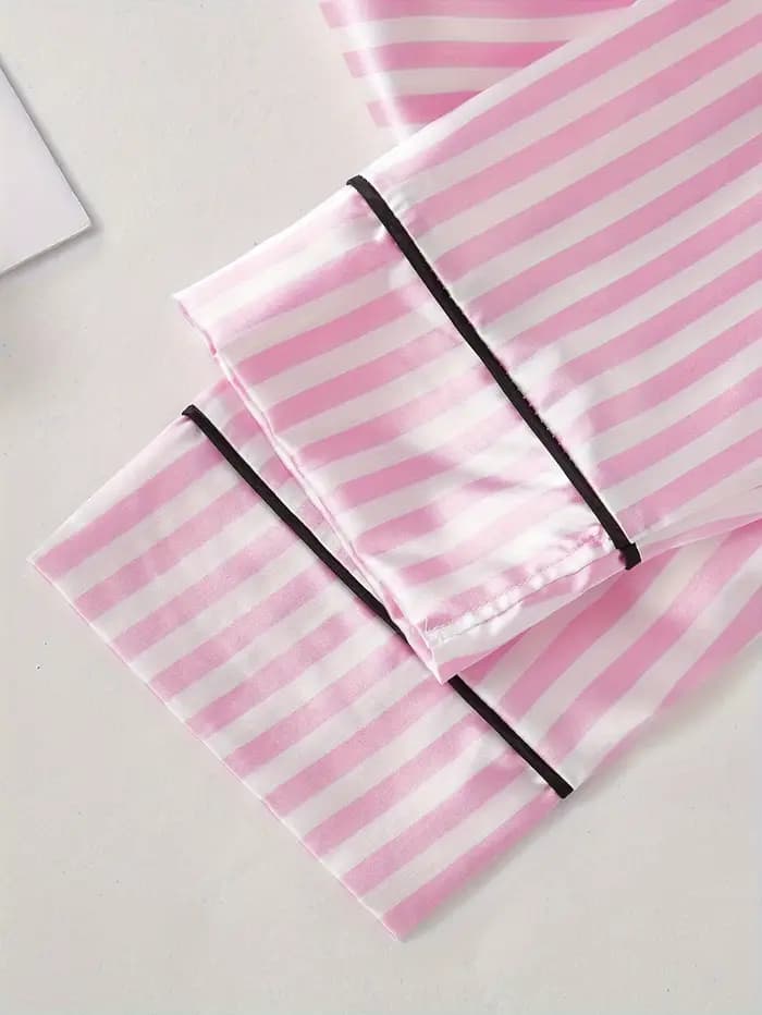 Ensemble pyjama rayé élégant pour femmes