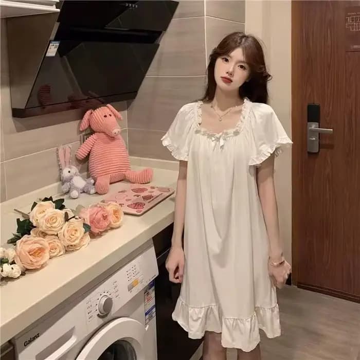 Chemise de nuit blanche à manches courtes pour femmes