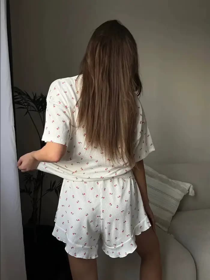 Nouvel ensemble de pyjama pour femme : short et haut à manches courtes