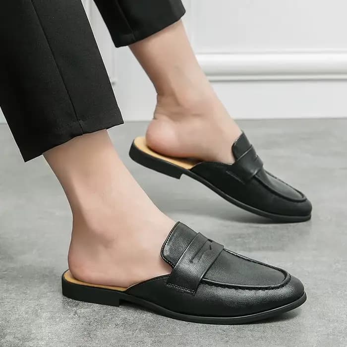 2025 Mules d'été légères hommes demi chaussures pour homme pantoufles en cuir hommes chaussures décontractées mocassins tongs hommes diapositives sandales plates