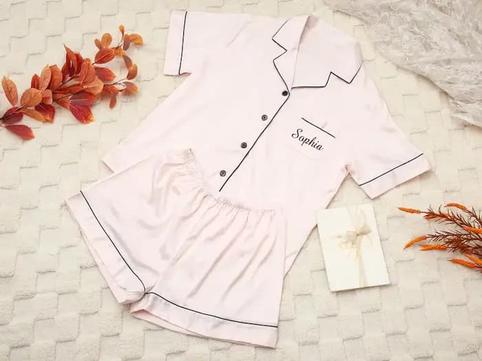 Pyjamas de demoiselle d'honneur le plus doux personnalisés