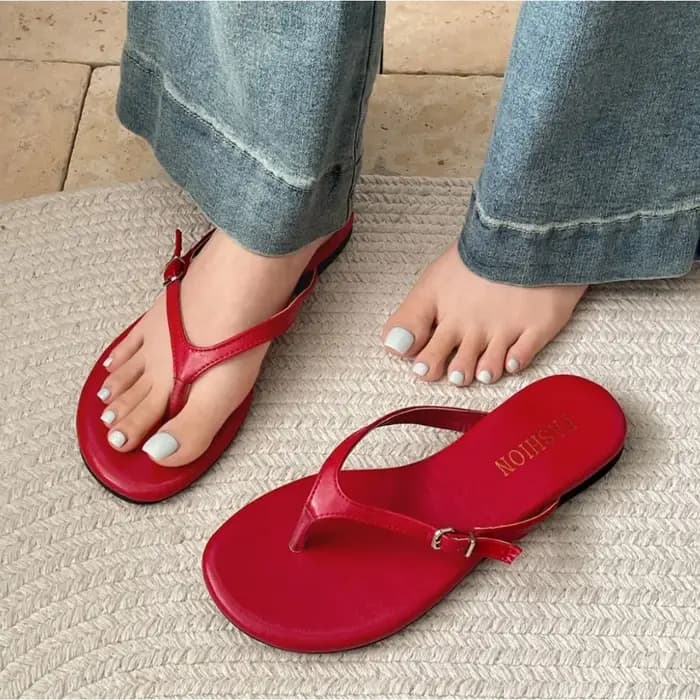Nouvelles tongs rouges antidérapantes à semelle plate pour femmes